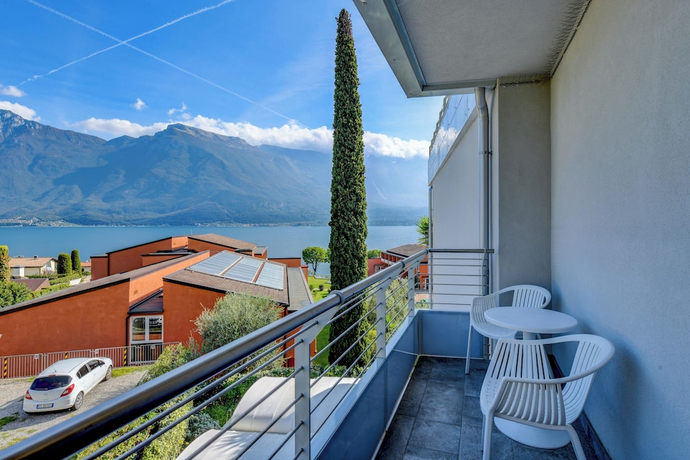 Hotel La Fiorita — Hotel rooms in Limone sul Garda, Lombardy