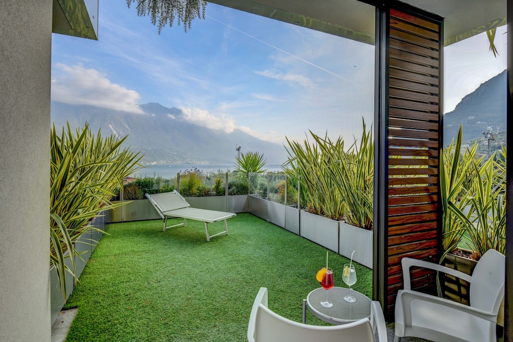 Hotel La Fiorita — Hotel rooms in Limone sul Garda, Lombardy