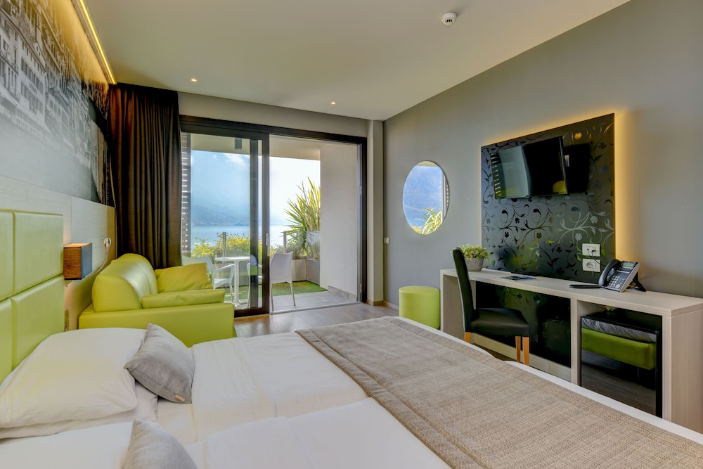 Hotel La Fiorita — Hotel rooms in Limone sul Garda, Lombardy