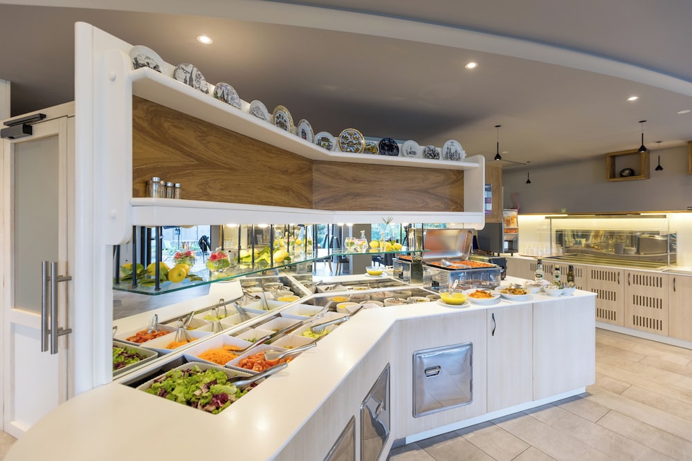 Hotel La Fiorita — Restaurant & bars in Limone sul Garda, Lombardy