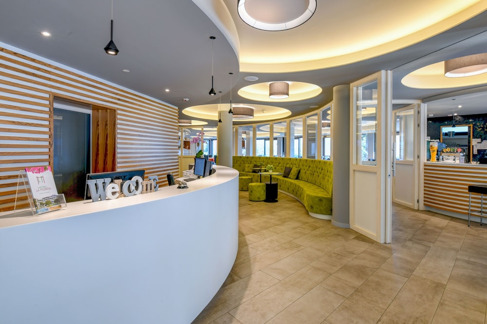 Hotel La Fiorita — Hotel building in Limone sul Garda, Lombardy