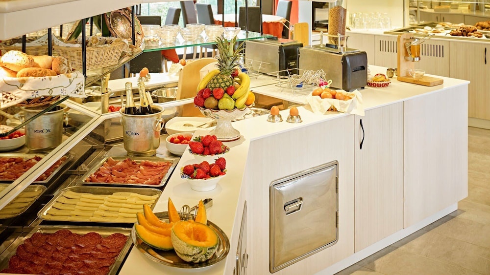 Hotel La Fiorita — Restaurant & bars in Limone sul Garda, Lombardy