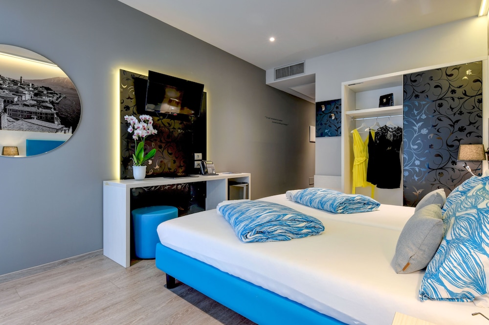 Hotel La Fiorita — Hotel rooms in Limone sul Garda, Lombardy