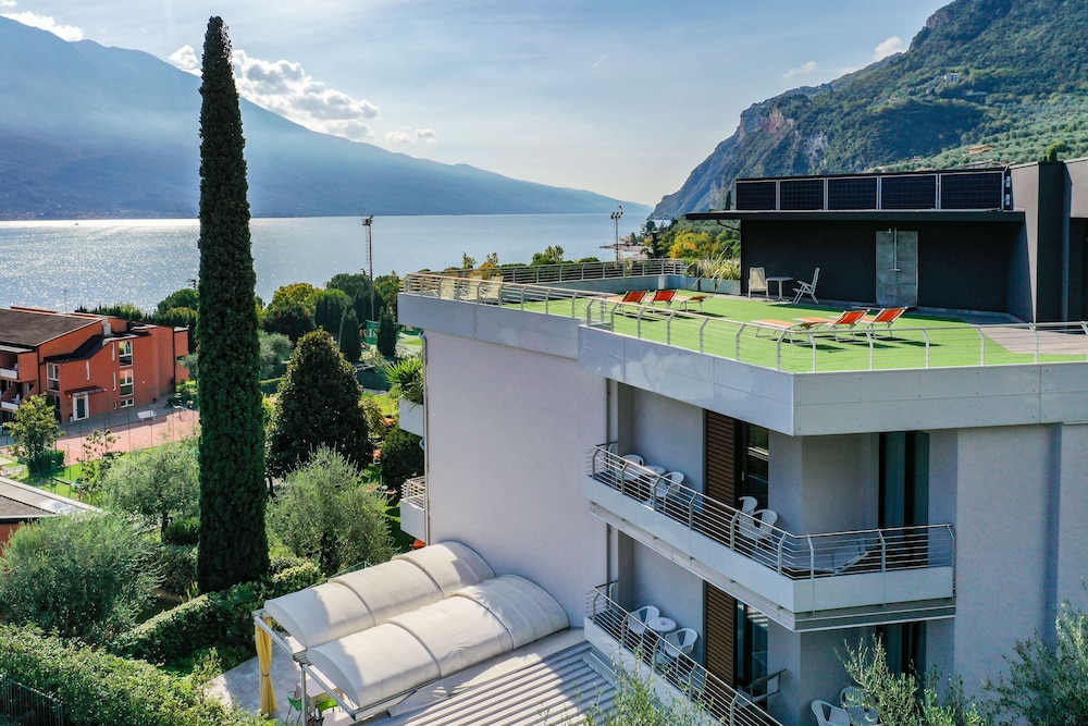 Hotel La Fiorita — Hotel building in Limone sul Garda, Lombardy