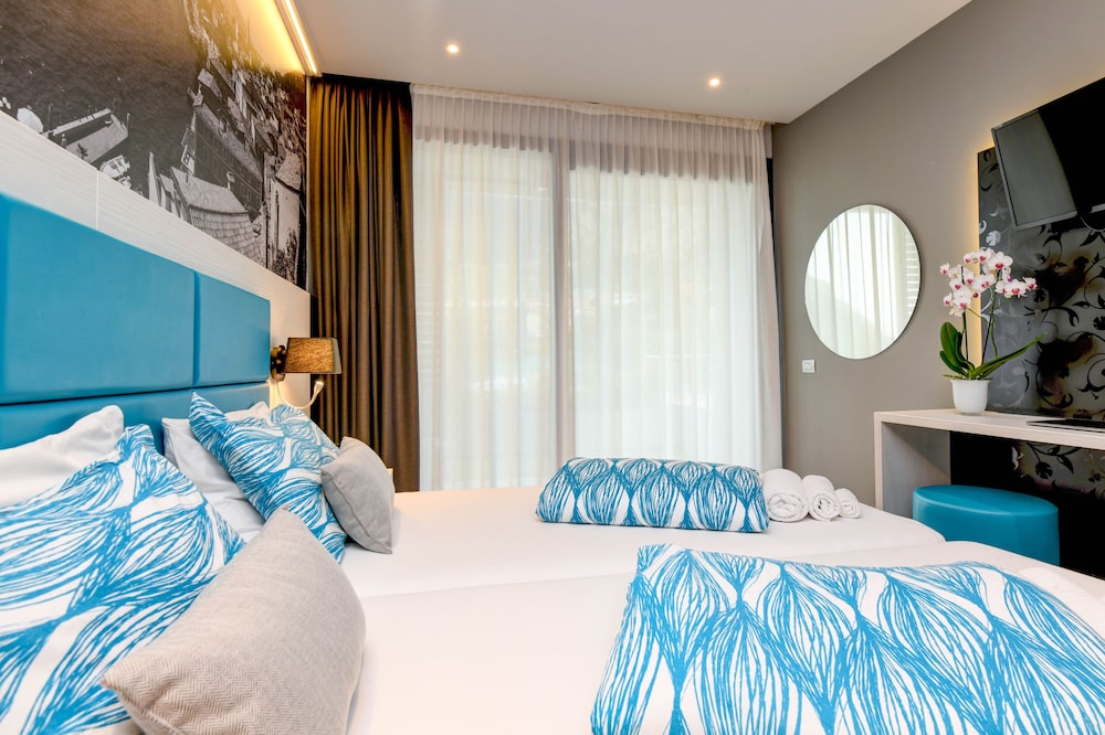 Hotel La Fiorita — Hotel rooms in Limone sul Garda, Lombardy