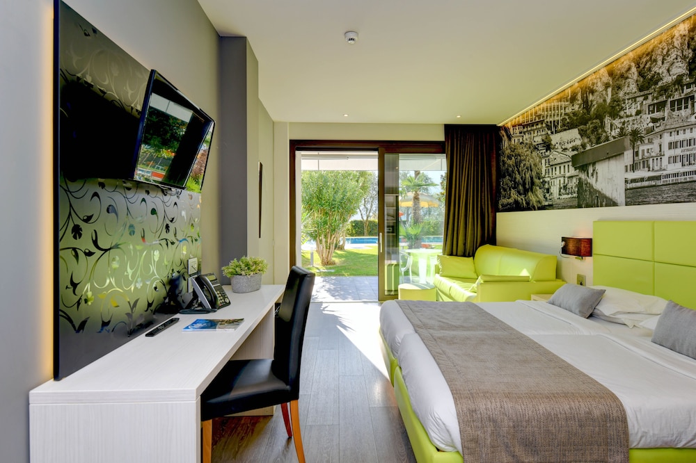 Hotel La Fiorita — Hotel rooms in Limone sul Garda, Lombardy