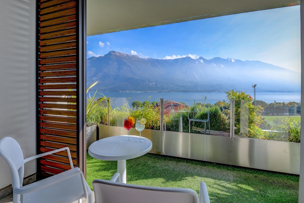 Hotel La Fiorita — Hotel rooms in Limone sul Garda, Lombardy