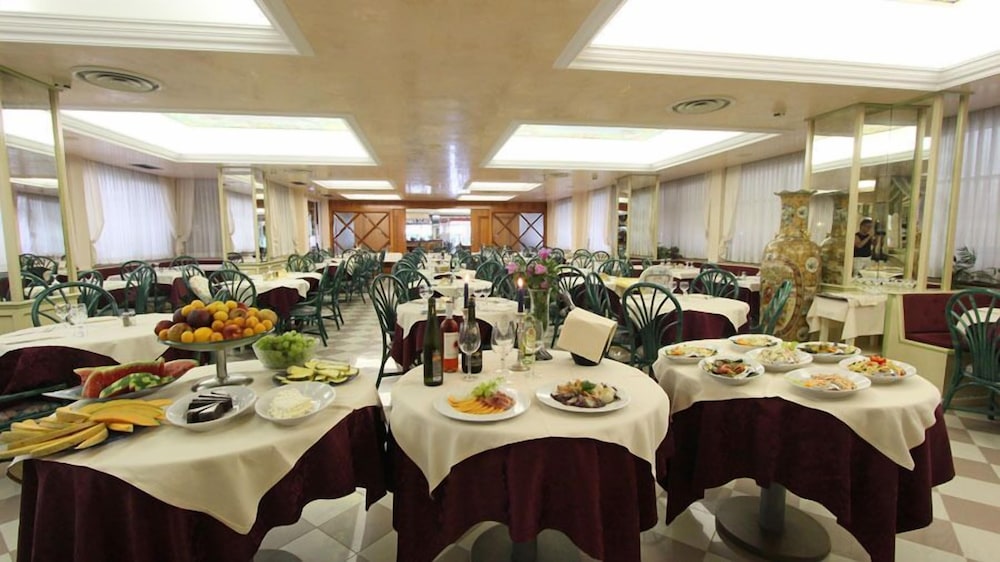 Park Hotel Cellini — Restaurant & bars in Jesolo, Veneto