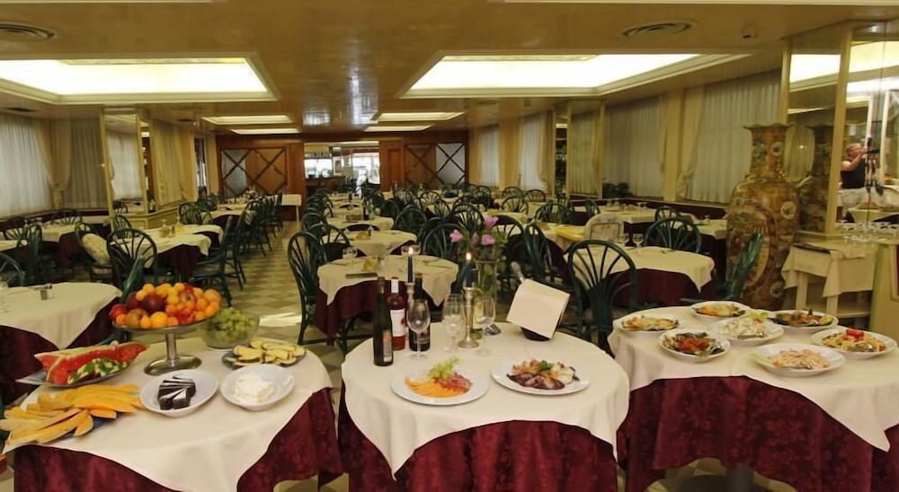 Park Hotel Cellini — Restaurant & bars in Jesolo, Veneto
