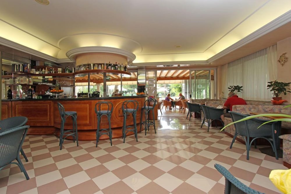Park Hotel Cellini — Restaurant & bars in Jesolo, Veneto