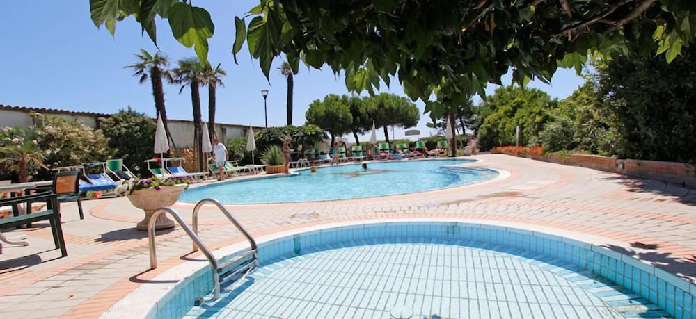 Park Hotel Cellini — Swimming pool in Jesolo, Veneto