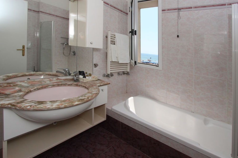Park Hotel Cellini — Hotel rooms in Jesolo, Veneto