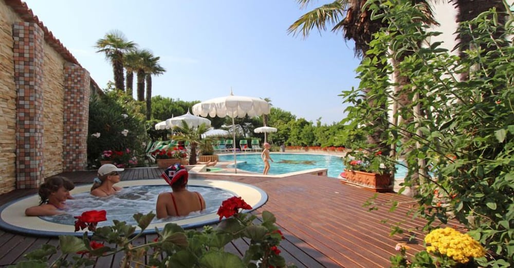 Park Hotel Cellini — Swimming pool in Jesolo, Veneto