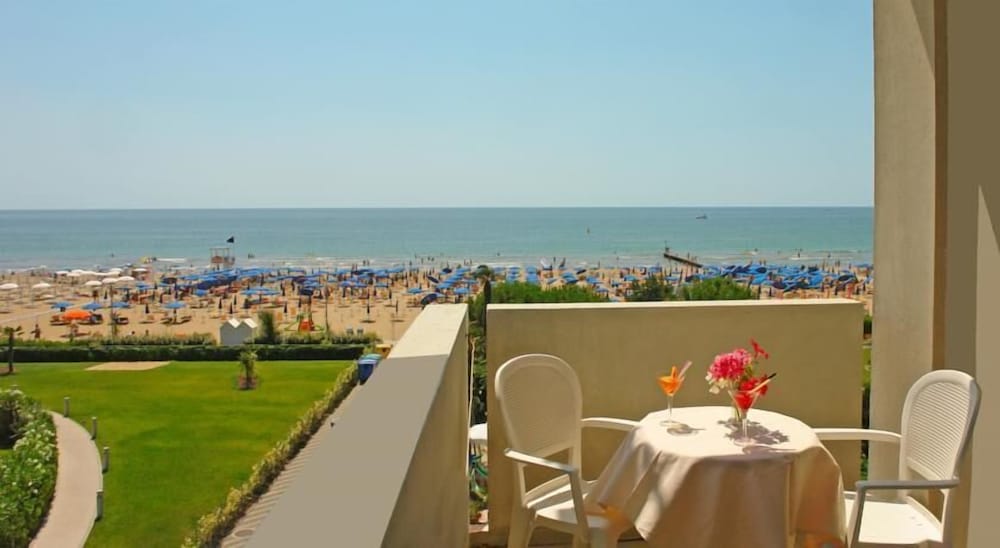 Park Hotel Cellini — Beach in Jesolo, Veneto