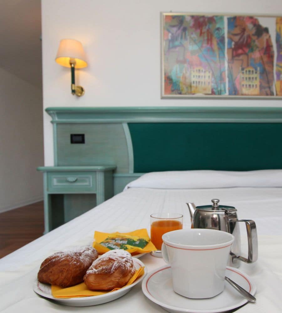 Park Hotel Cellini — Hotel rooms in Jesolo, Veneto