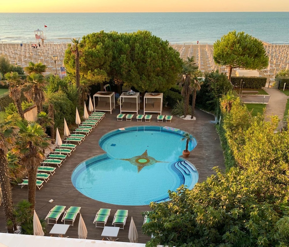 Park Hotel Cellini — Swimming pool in Jesolo, Veneto