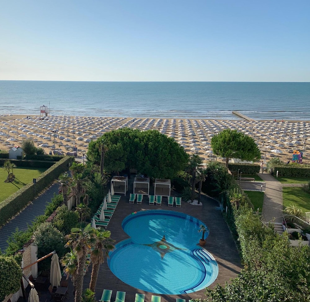 Park Hotel Cellini — Beach in Jesolo, Veneto