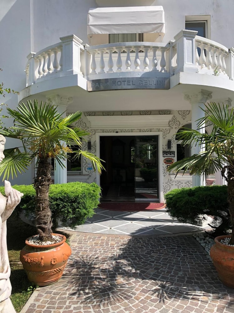 Park Hotel Cellini — Hotel building in Jesolo, Veneto