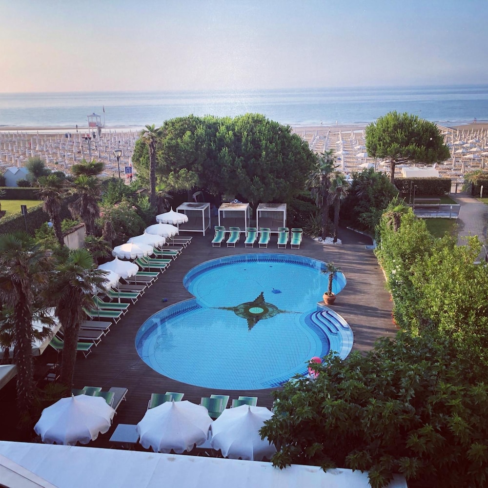 Park Hotel Cellini — Main photo in Jesolo, Veneto