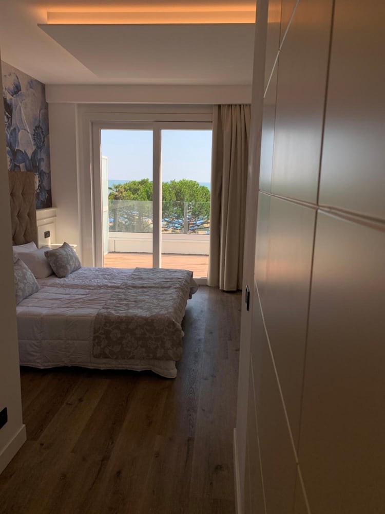 Park Hotel Cellini — Hotel rooms in Jesolo, Veneto