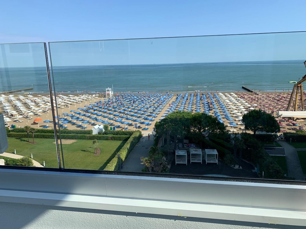 Park Hotel Cellini — Beach in Jesolo, Veneto