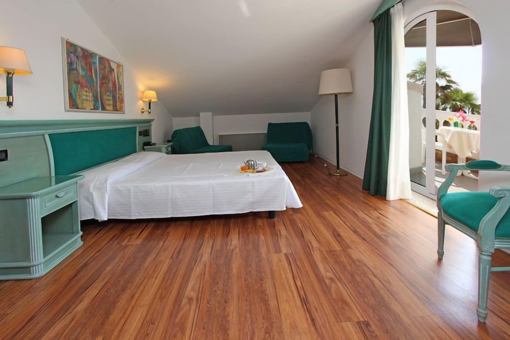 Park Hotel Cellini — Hotel rooms in Jesolo, Veneto