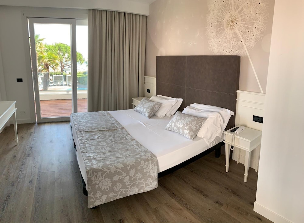Park Hotel Cellini — Hotel rooms in Jesolo, Veneto