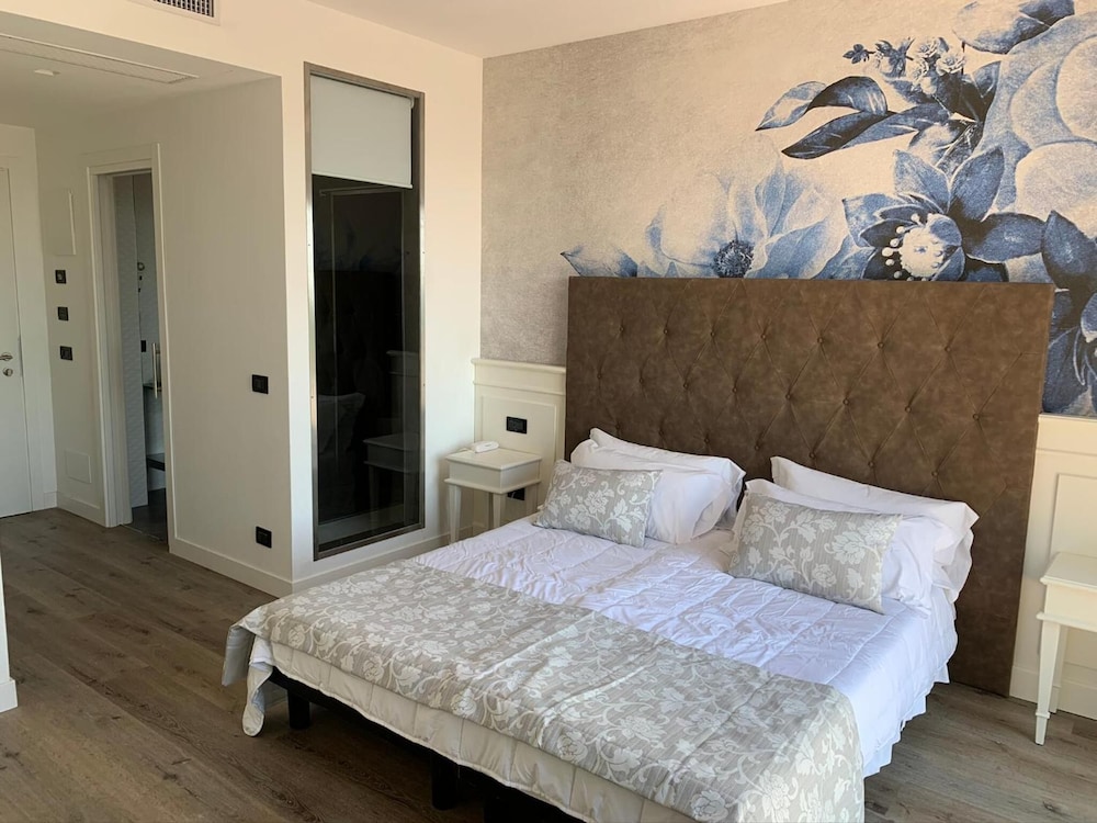Park Hotel Cellini — Hotel rooms in Jesolo, Veneto