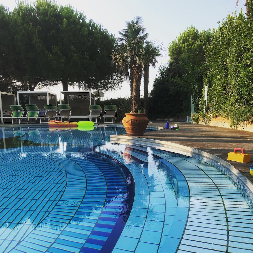 Park Hotel Cellini — Swimming pool in Jesolo, Veneto