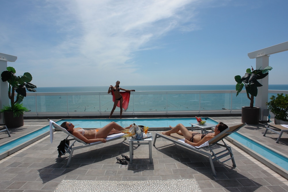 Hotel Orizzonte — Swimming pool in Jesolo, Veneto