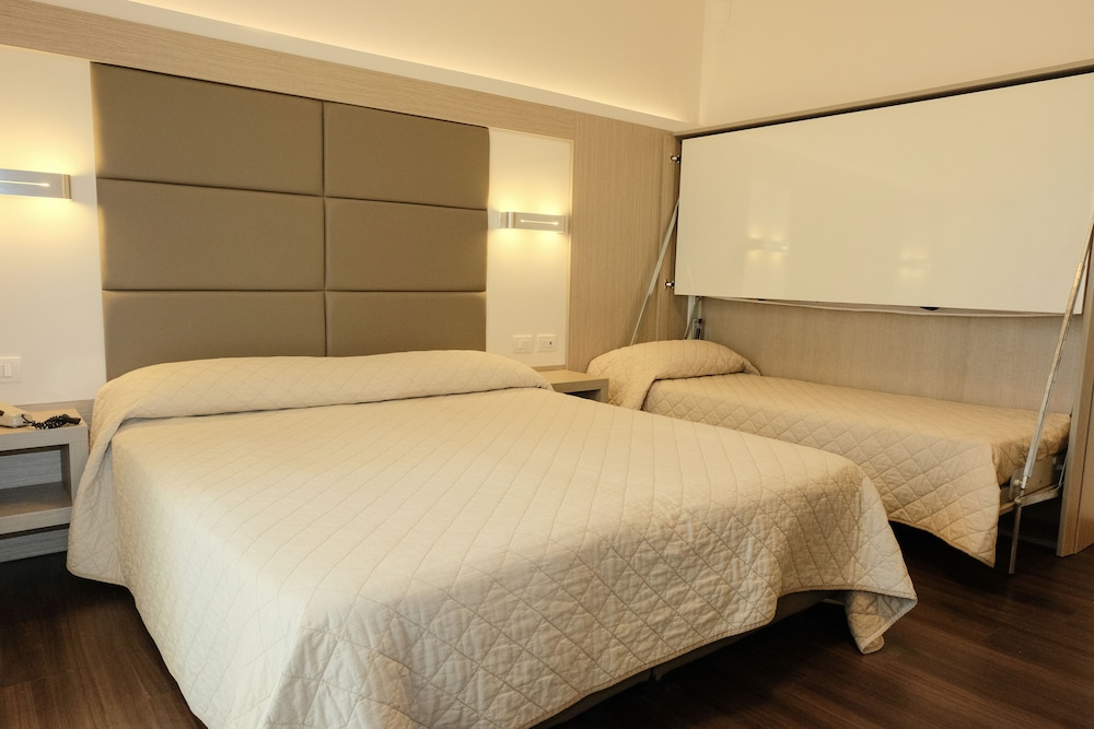 Hotel Orizzonte — Hotel rooms in Jesolo, Veneto
