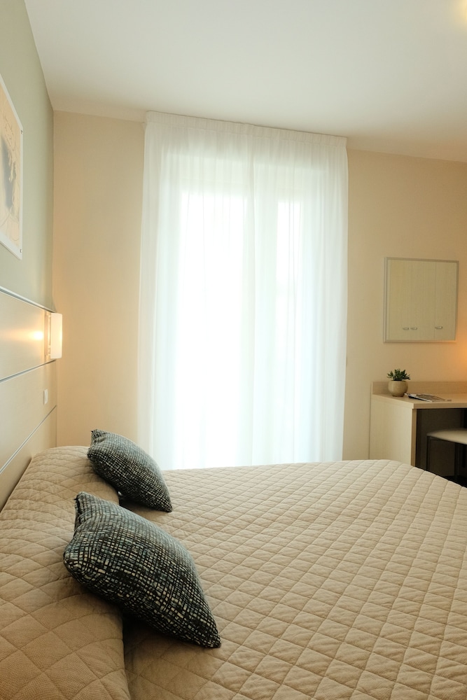 Hotel Orizzonte — Hotel rooms in Jesolo, Veneto