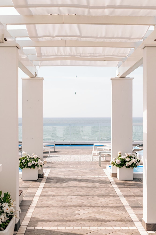 Hotel Orizzonte — Swimming pool in Jesolo, Veneto