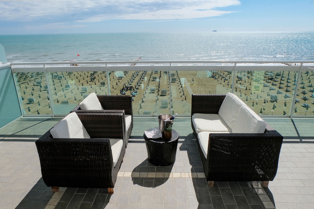 Hotel Orizzonte — Beach in Jesolo, Veneto