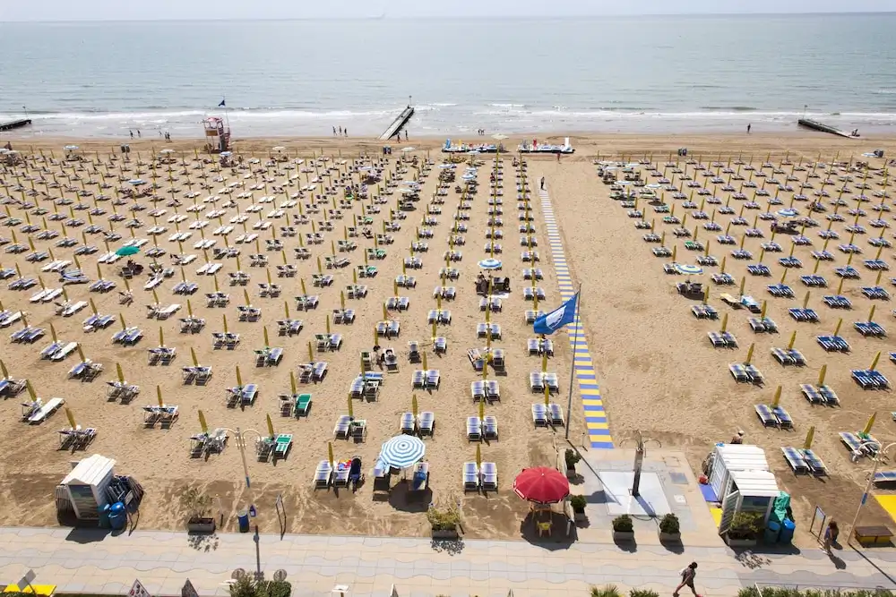 Hotel Orizzonte — Beach in Jesolo, Veneto