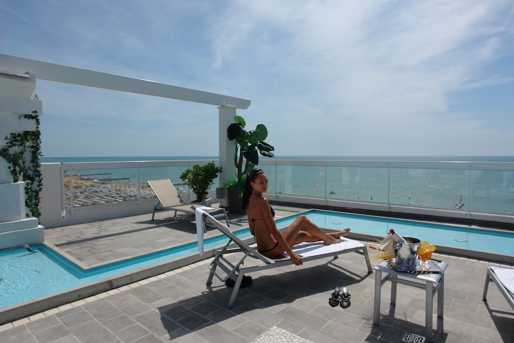 Hotel Orizzonte — Swimming pool in Jesolo, Veneto