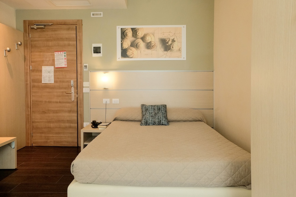 Hotel Orizzonte — Hotel rooms in Jesolo, Veneto