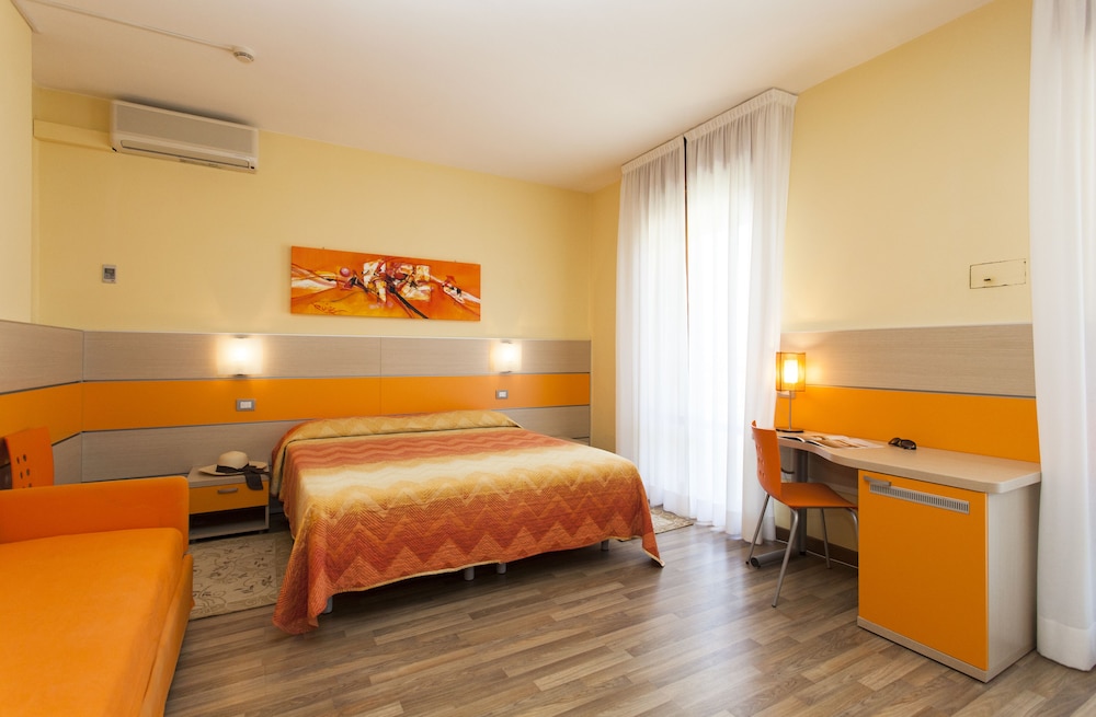 Hotel Orizzonte — Hotel rooms in Jesolo, Veneto
