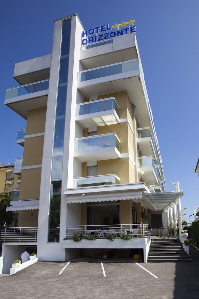 Hotel Orizzonte — Hotel building in Jesolo, Veneto