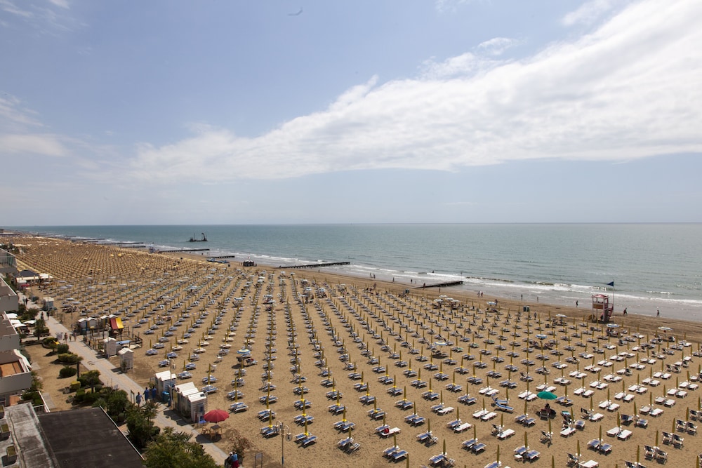 Hotel Orizzonte — Beach in Jesolo, Veneto