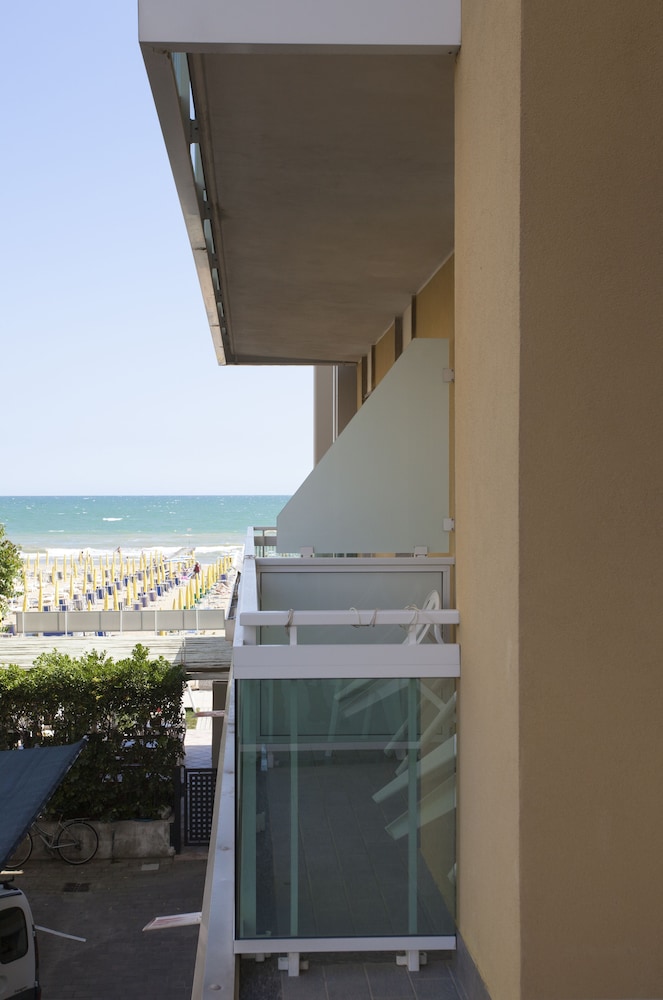 Hotel Orizzonte — Beach in Jesolo, Veneto