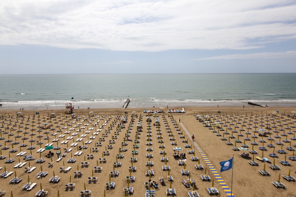 Hotel Orizzonte — Beach in Jesolo, Veneto