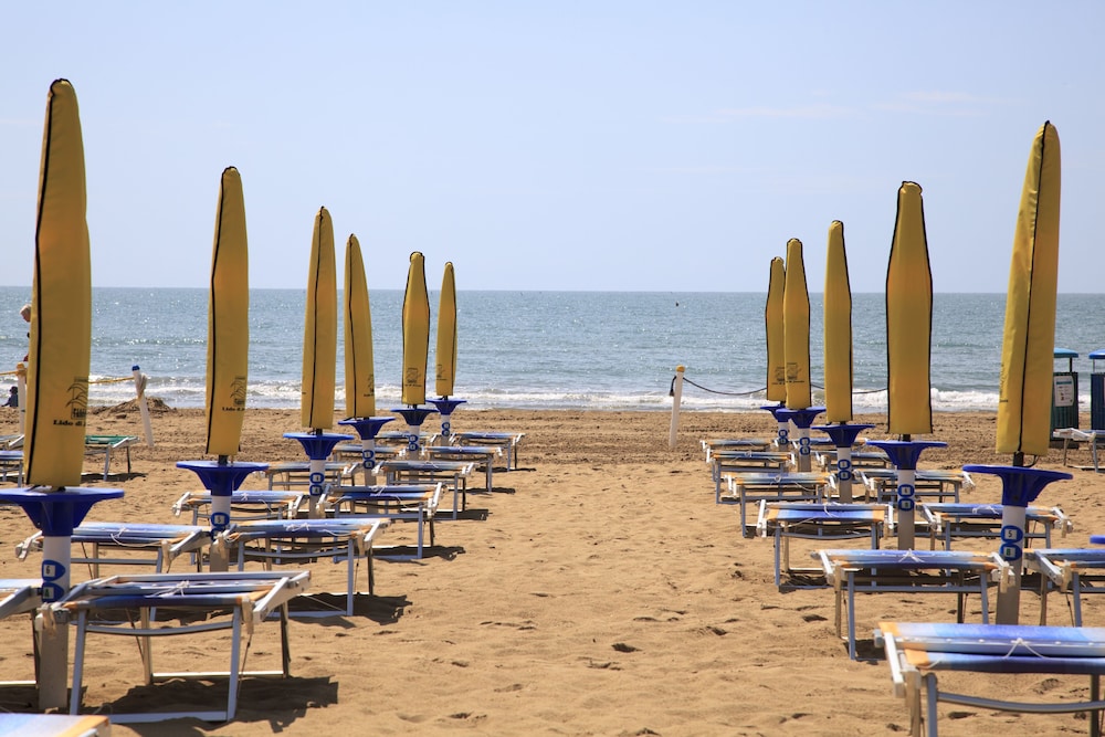 Hotel Orizzonte — Beach in Jesolo, Veneto