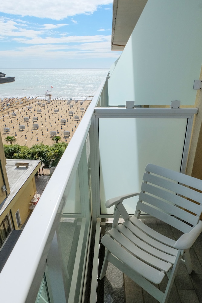 Hotel Orizzonte — Beach in Jesolo, Veneto