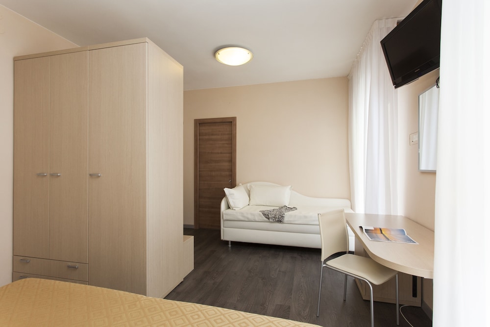 Hotel Orizzonte — Hotel rooms in Jesolo, Veneto
