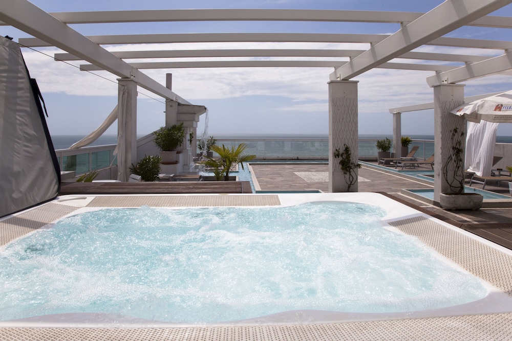 Hotel Orizzonte — Swimming pool in Jesolo, Veneto