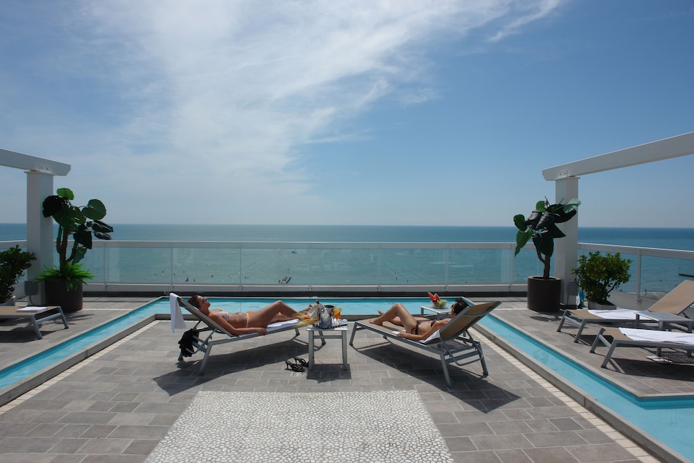 Hotel Orizzonte — Swimming pool in Jesolo, Veneto