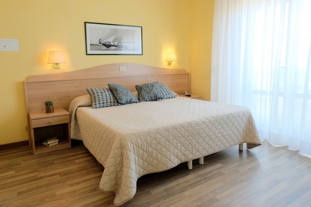 Hotel Orizzonte — Hotel rooms in Jesolo, Veneto