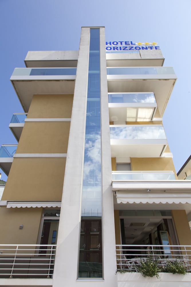 Hotel Orizzonte — Hotel building in Jesolo, Veneto