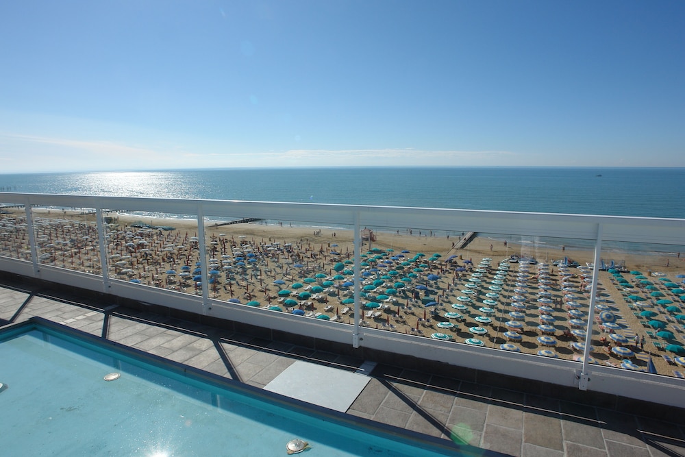 Hotel Orizzonte — Beach in Jesolo, Veneto